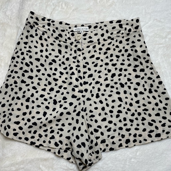 Moon River Short - Picture 2 of 10